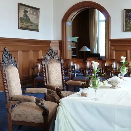 Schloss 4*